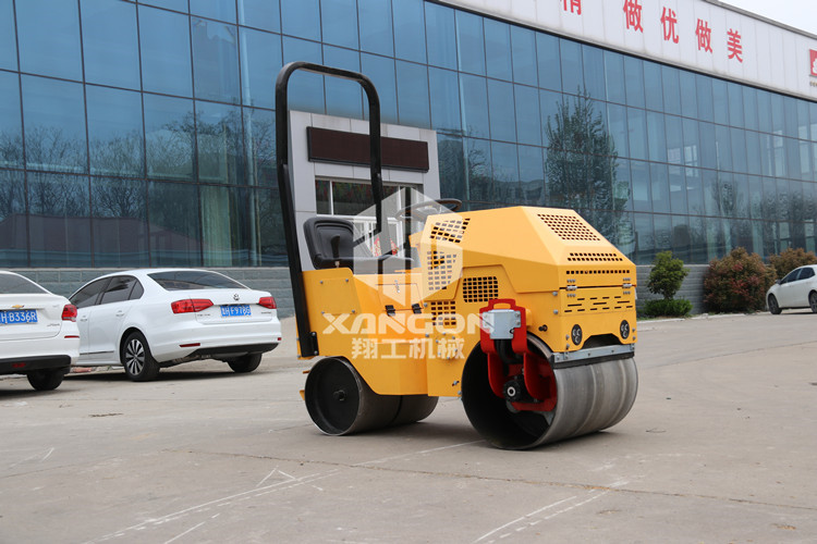 小型壓路機配重松動的原因是什么？4個細節(jié)告訴你